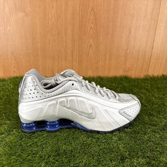Nike Shox R4 Metallic Silver Deep Royal Blue Sneakers HQ1988-102 Men\'s Size 8 main image 5